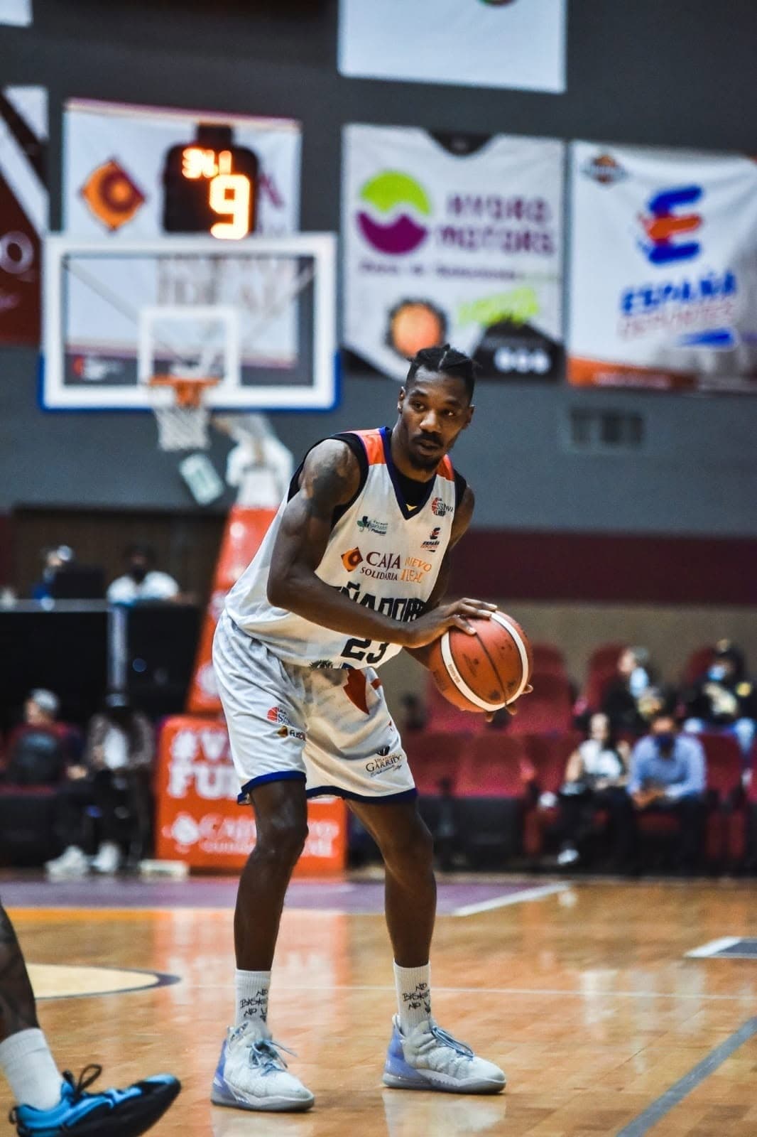Uniforme de basquetbol fabricado por DZR