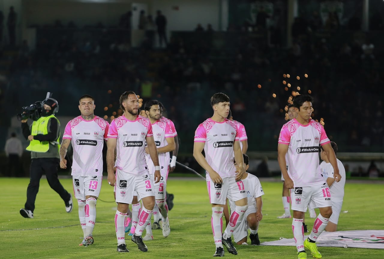 Equipo de Alacranes de Durango en cancha